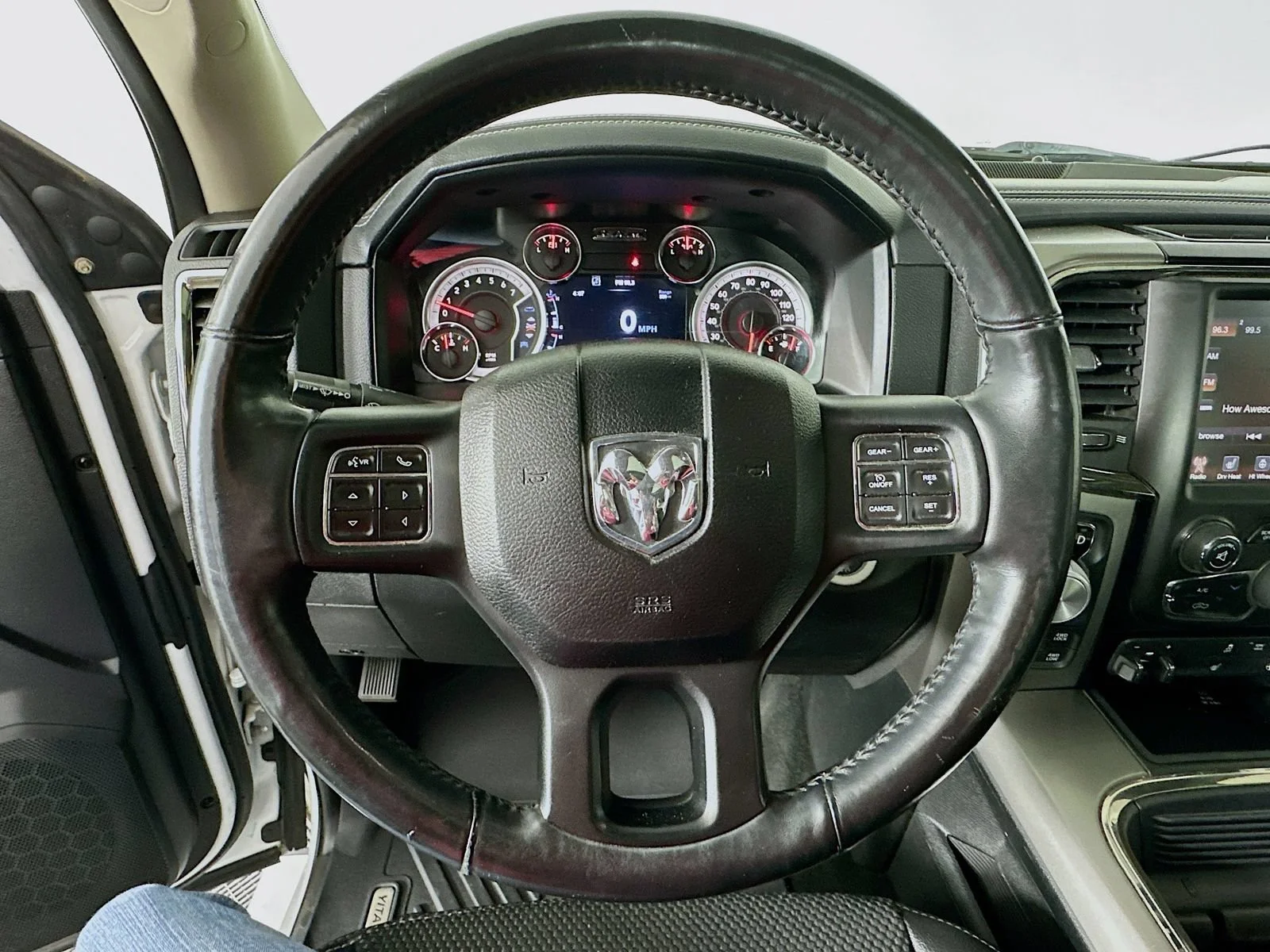 Used 2017  Ram Sport image 12
