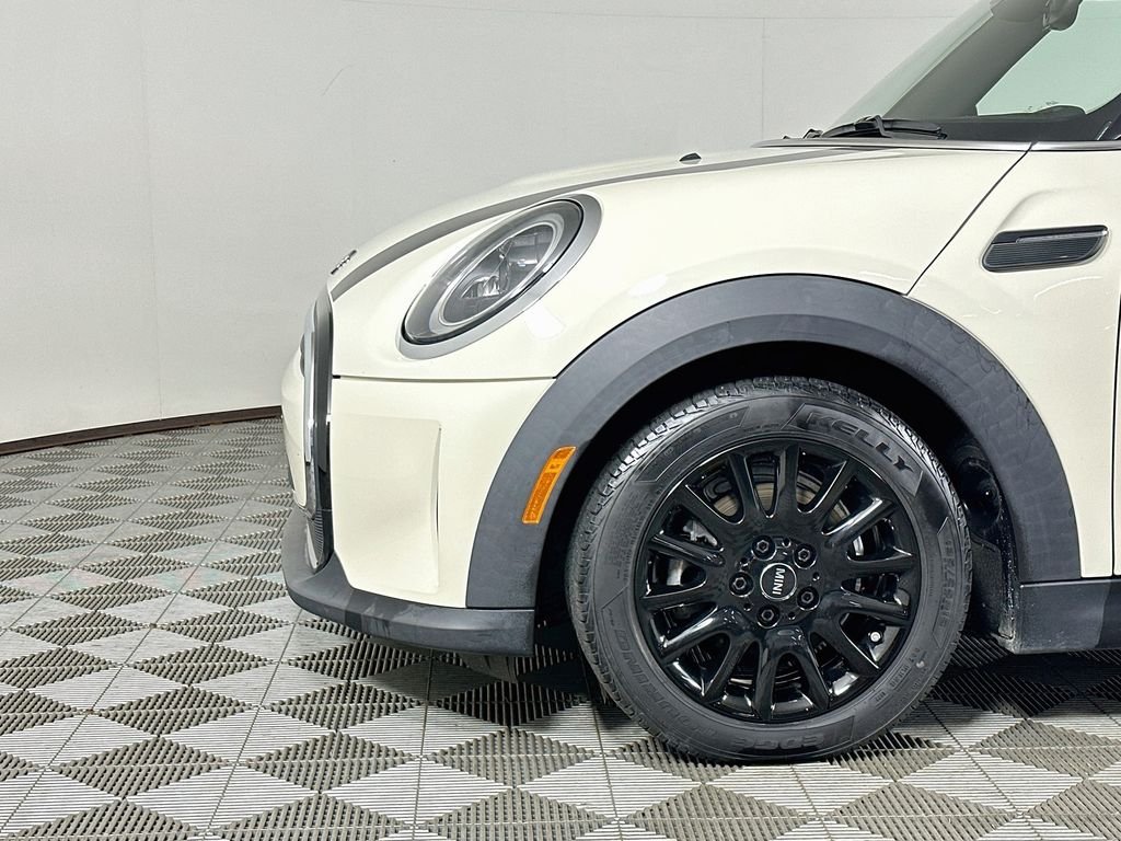 Used 2022 Pepper White MINI Signature image 12