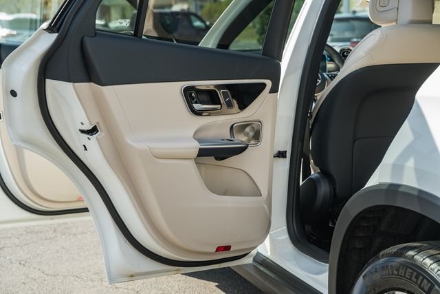 New 2026 Polar White Mercedes-Benz GLC 300 image 35