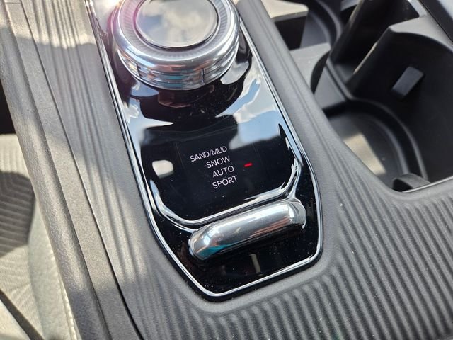New 2026 Diamond Black Crystal Pearlcoat Jeep Laredo image 20