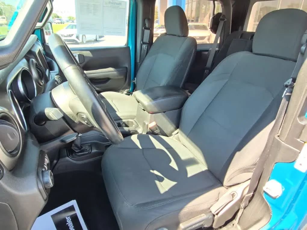 Used 2019 Bikini Pearlcoat Jeep Sport S image 8