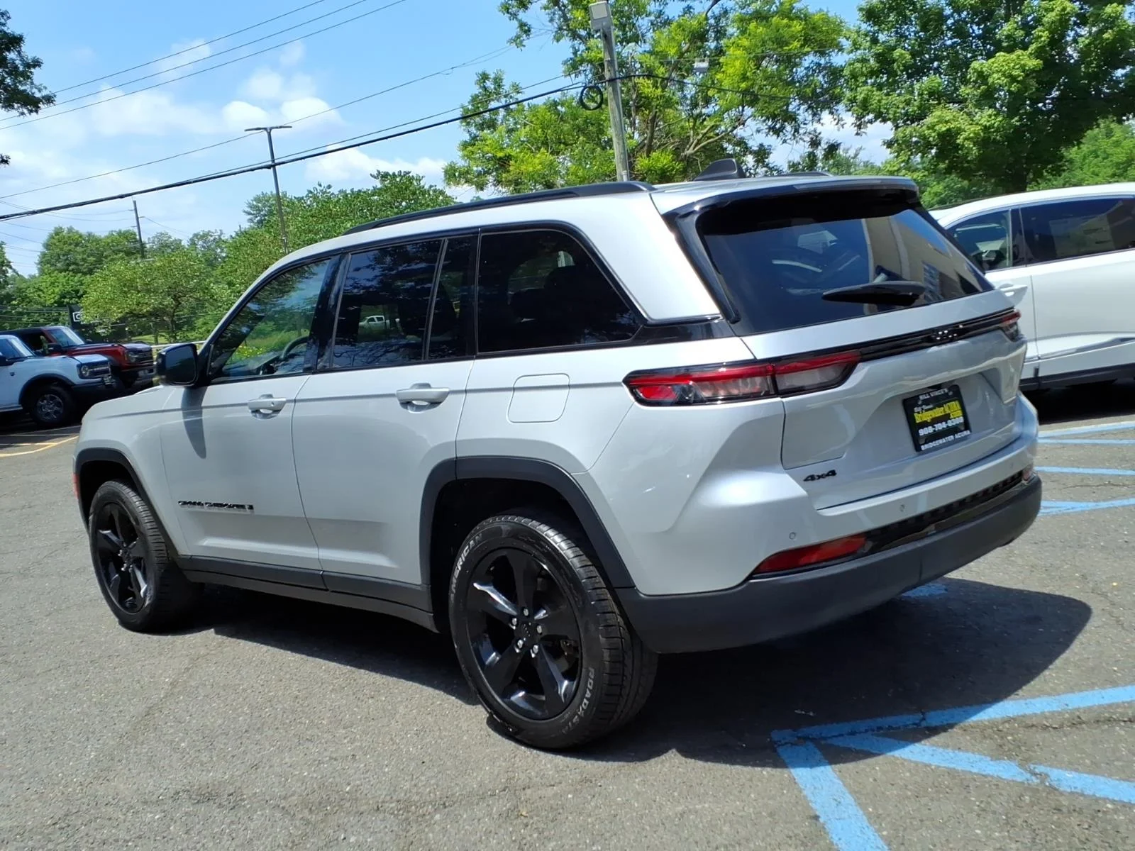 Used 2023 Silver Zynith Clear Coat (pse) Jeep Altitude image 4