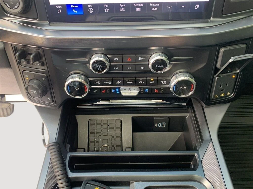 Used 2026 Agate Black Metallic Ford Lariat image 18