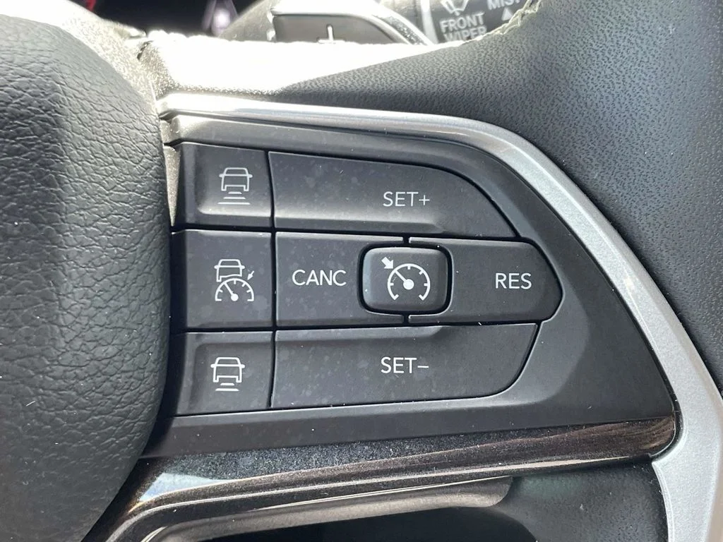 Used 2023 White Jeep Altitude X image 31