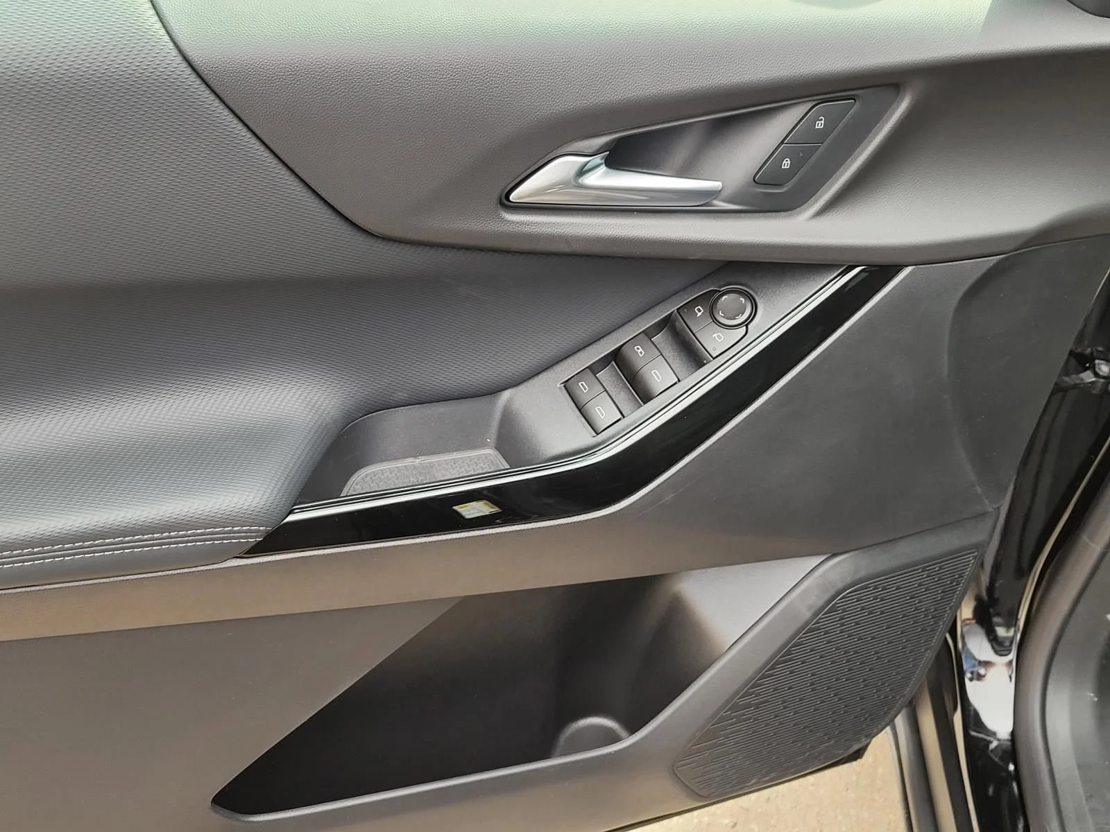 2026 Chevrolet Equinox LT - Photo 13