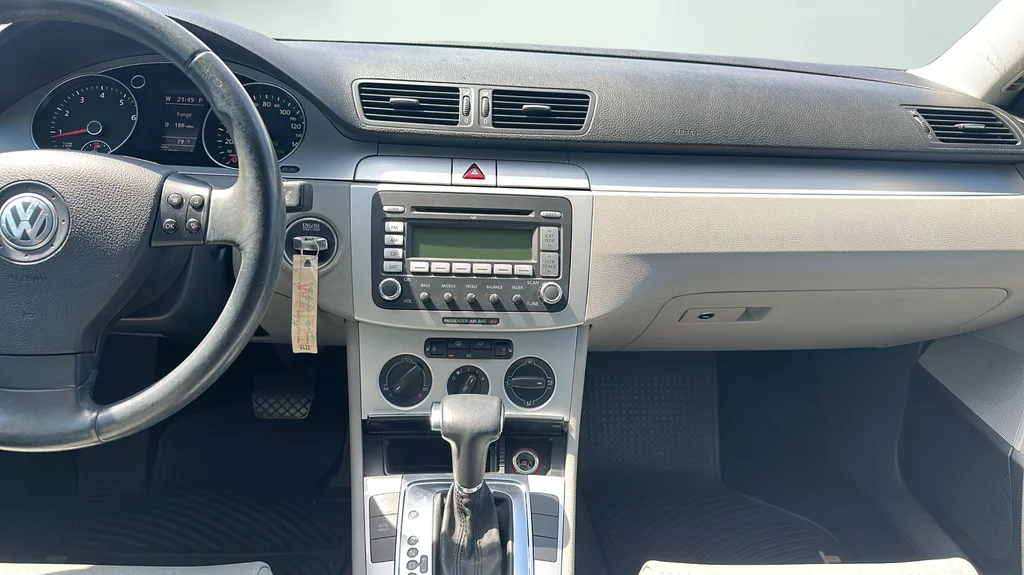 Used 2009  Volkswagen Komfort image 14