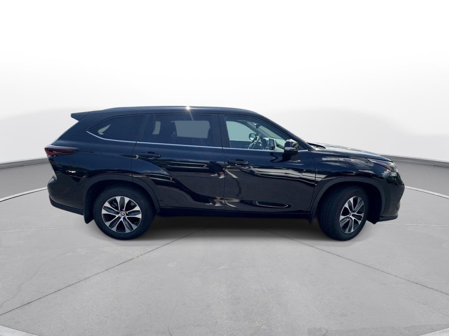 Used 2026 Midnight Black Metallic Toyota XLE image 5
