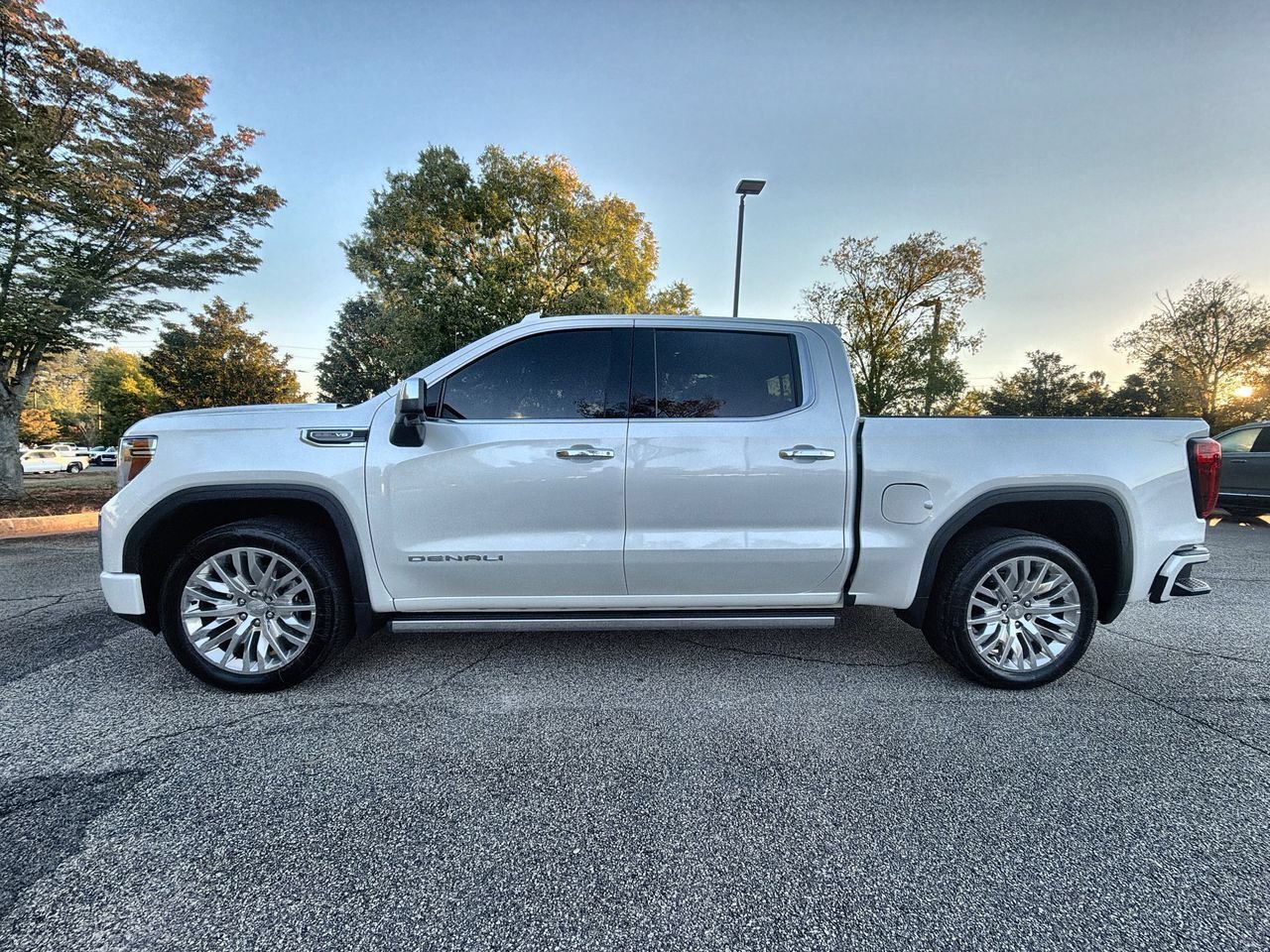 Used 2019 WHITE FROST TRICOAT GMC Denali image 5