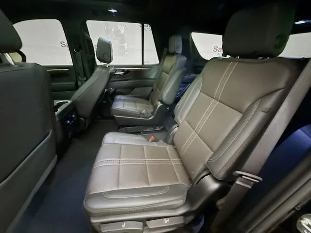 Used 2025 Black Chevrolet High Country image 28