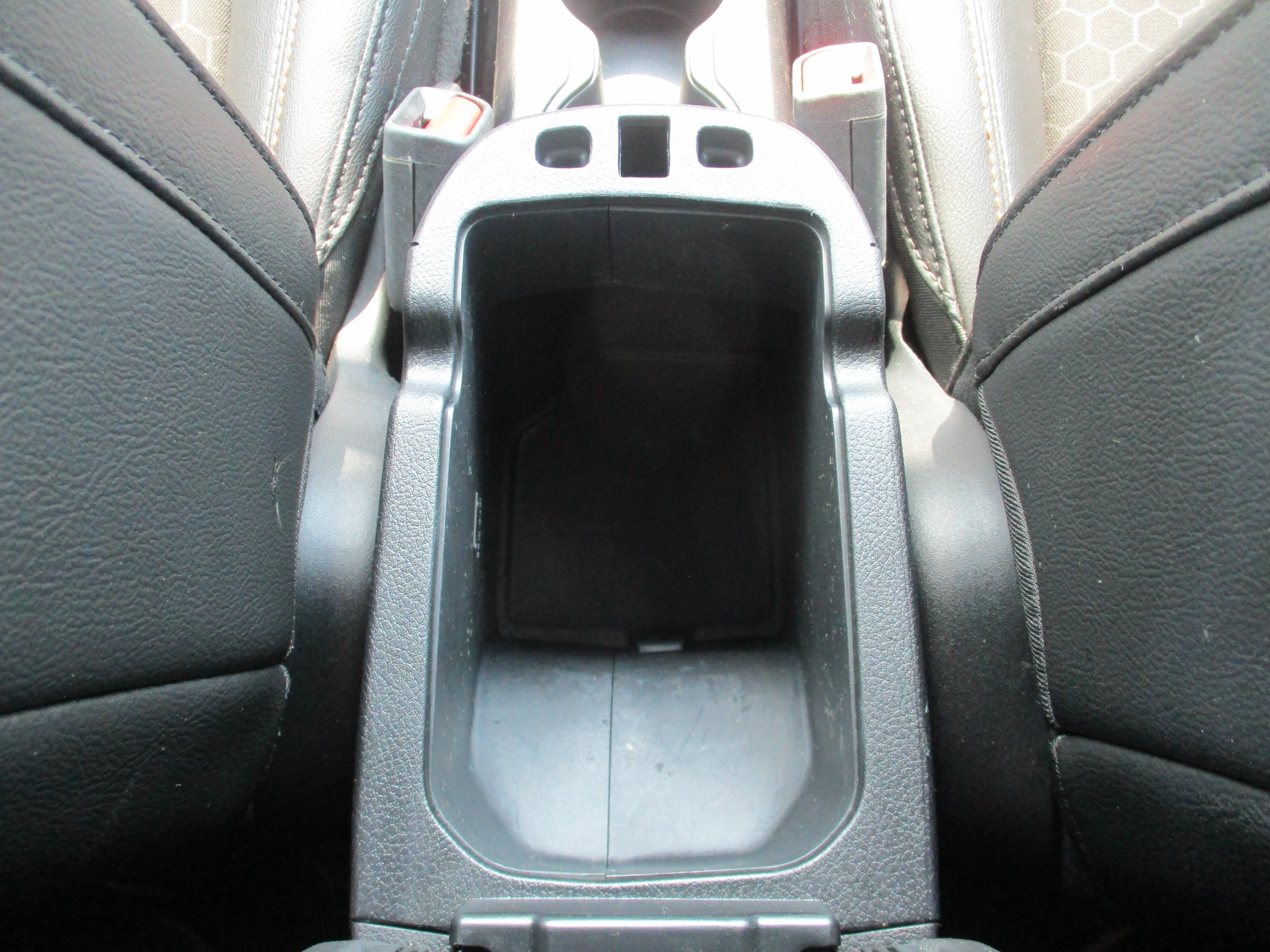 Used 2020 White Clearcoat Jeep Latitude image 21