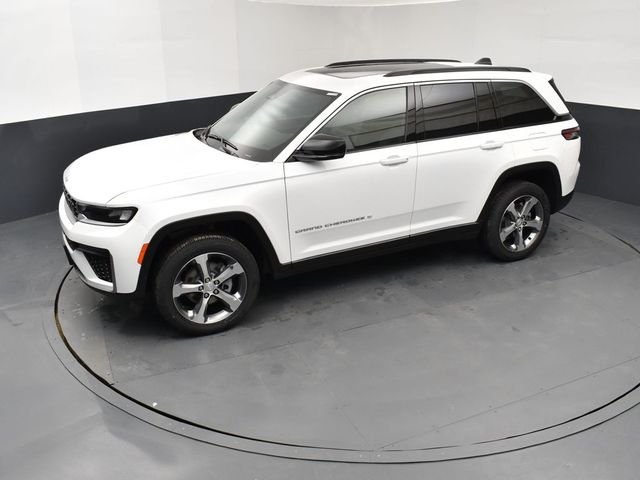 New 2026 Bright White Clear-Coat Exterior Paint Jeep Limited image 15