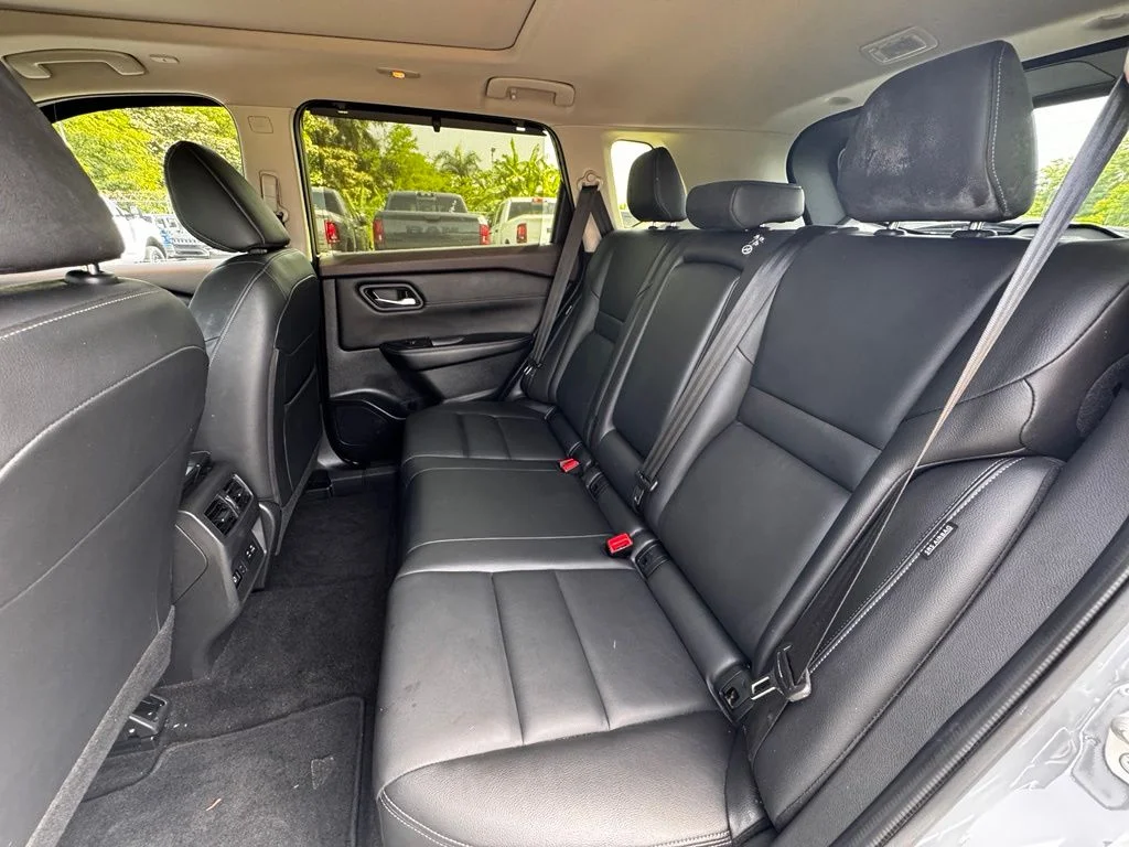 Used 2023  Nissan SL image 18