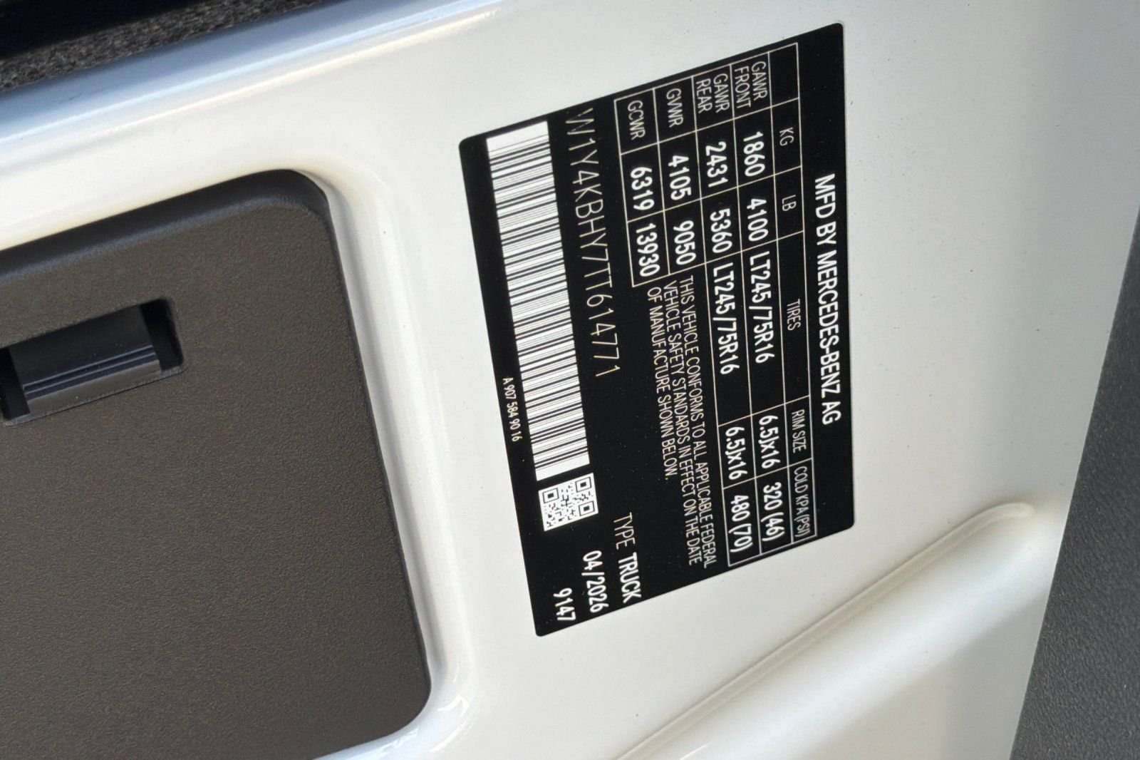 New 2026 Arctic White Mercedes-Benz Cargo 144 WB image 33
