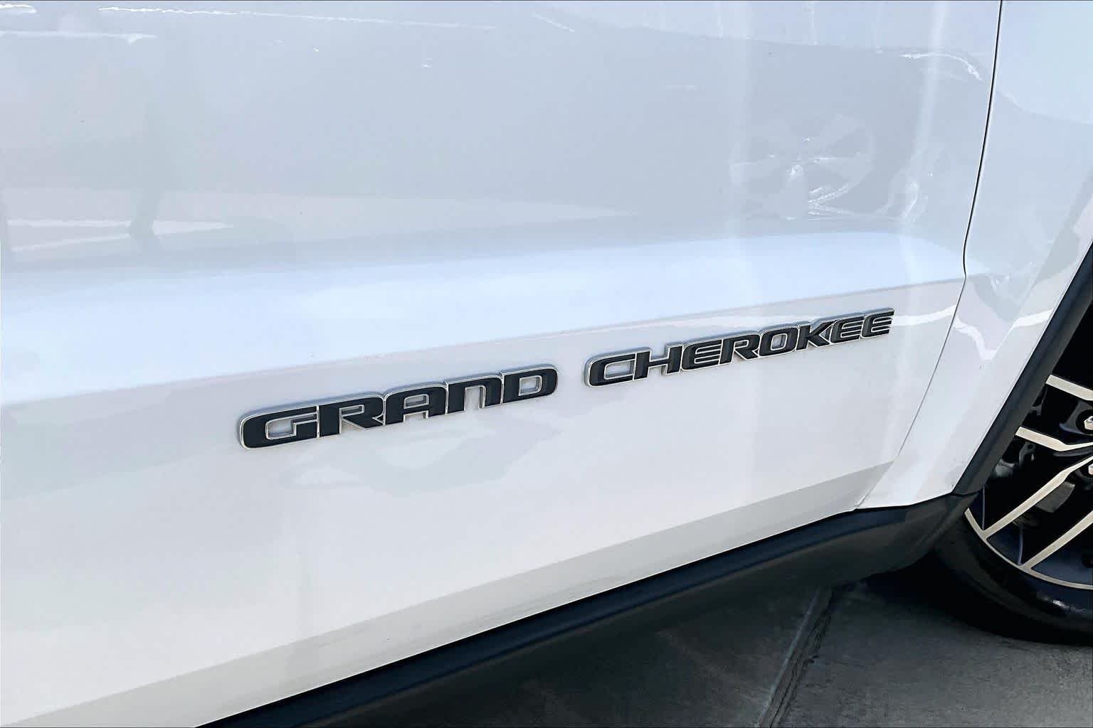 Used 2021 Bright White Clearcoat Jeep Limited image 9