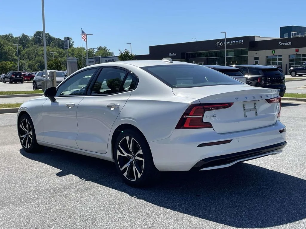 Used 2024 Crystal White Metallic Volvo Core Dark Theme image 25