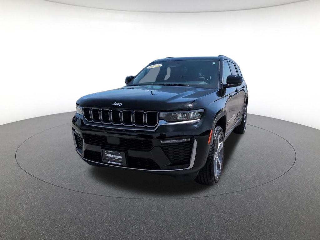 New 2026 Diamond Black Crystal Pearlcoat Jeep Limited image 15
