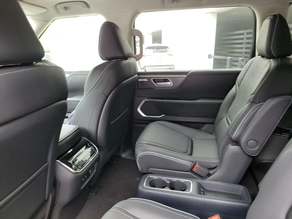 New 2027 RADIANT WHITE INFINITI Luxe 4WD image 13