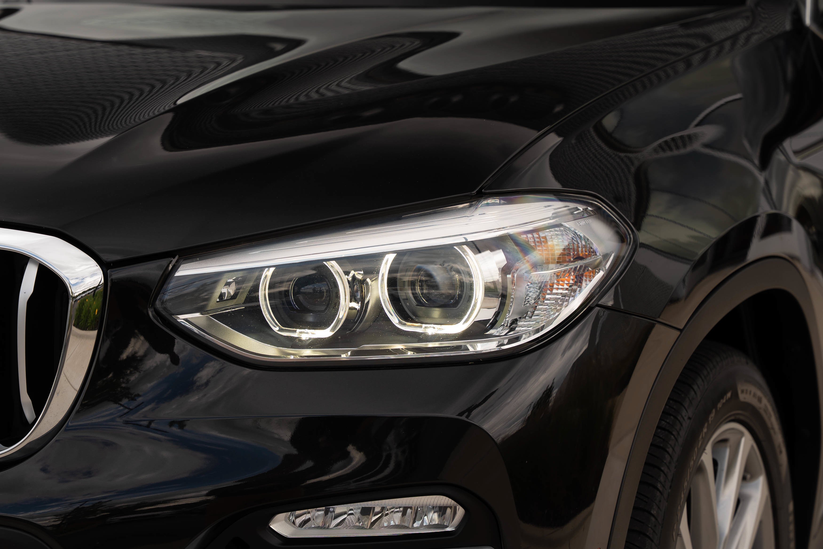 Used 2018 Black Sapphire Metallic BMW xDrive30i image 31