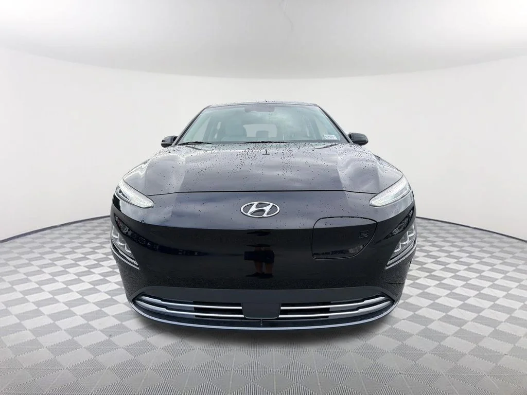 Used 2023 Black Hyundai Limited image 2