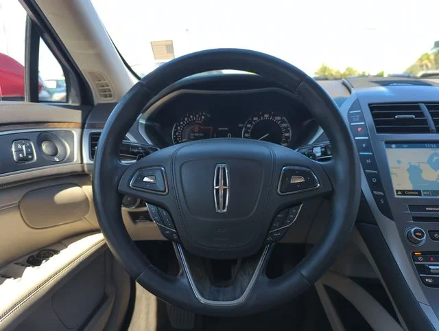 Used 2017 Red Lincoln Reserve image 25