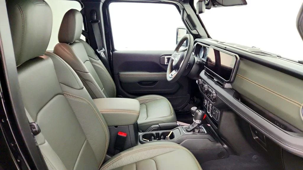 Used 2024 Black Clearcoat Jeep High Altitude 4x4 image 24
