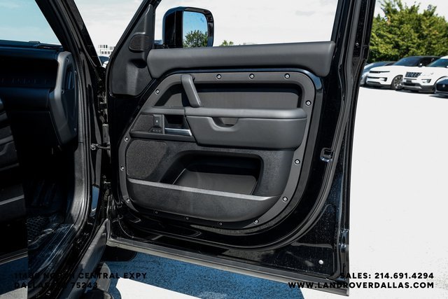 Used 2025 Santorini Black Metallic Land Rover X-Dynamic SE image 48