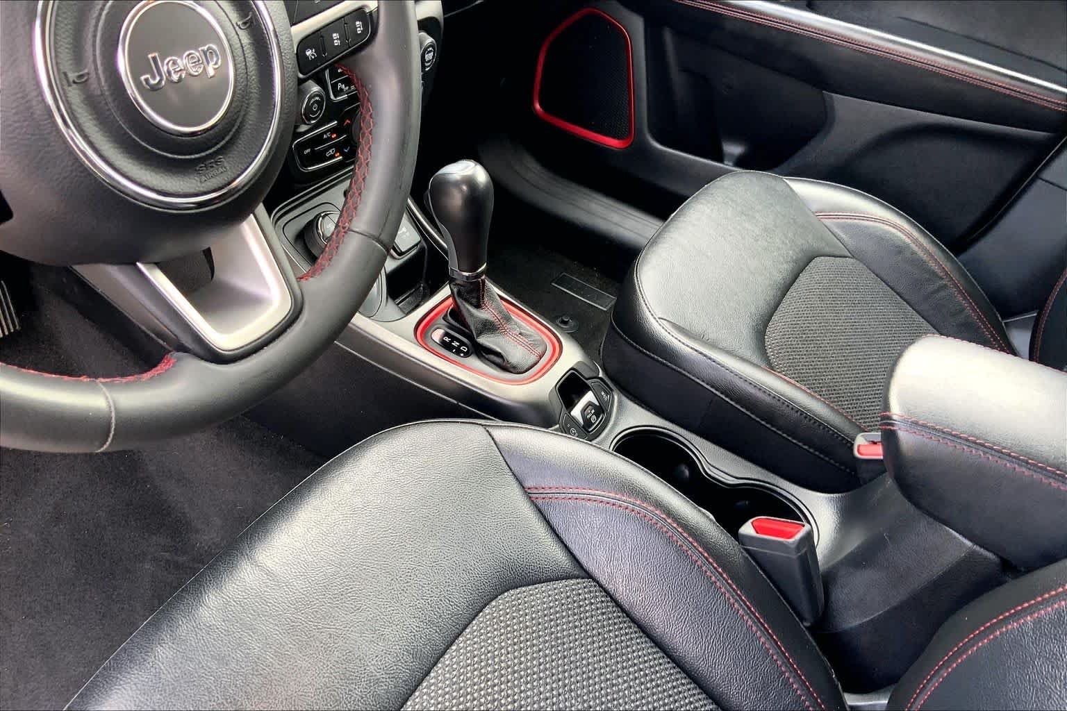 Used 2021 Billet Silver Metallic Clearcoat Jeep Trailhawk image 16
