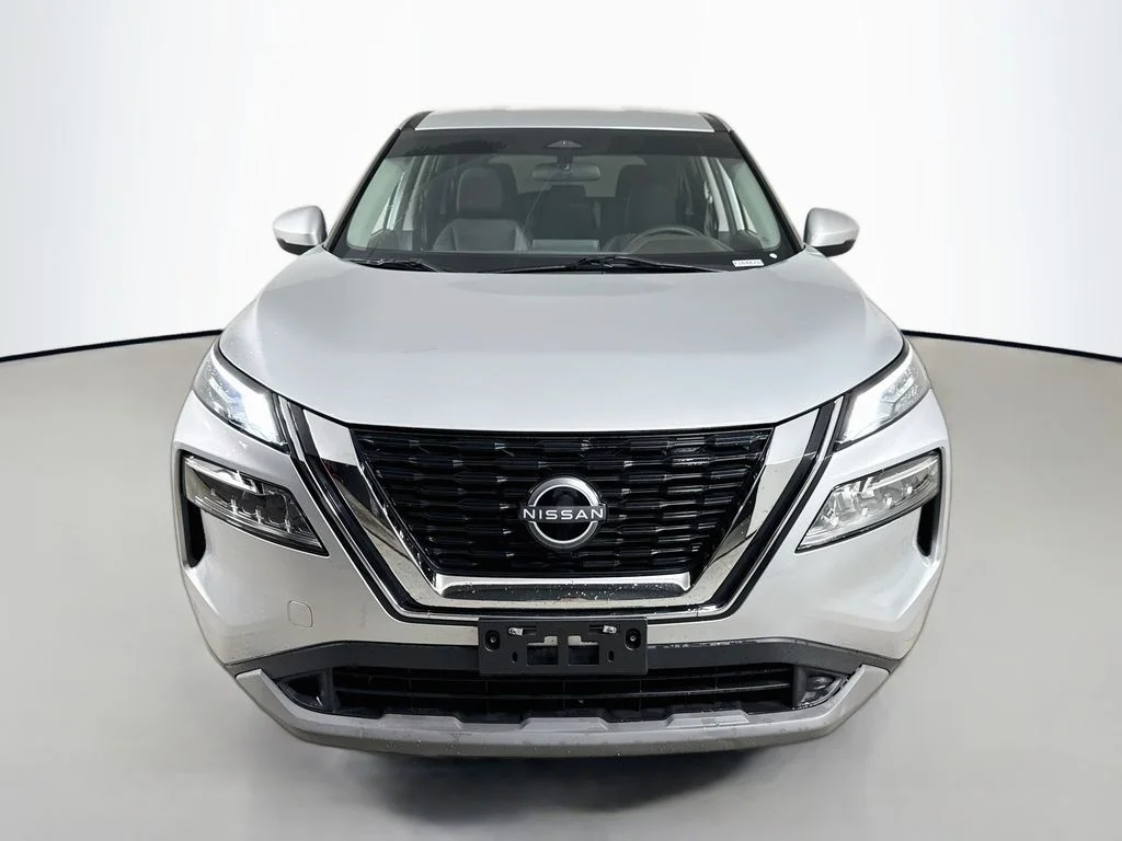 Used 2022 Brilliant Silver Metallic Nissan SV image 2