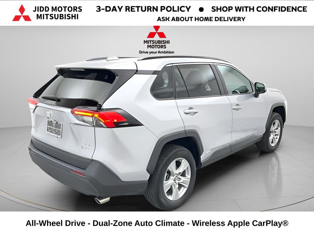 Used 2025 Silver Sky Metallic Toyota XLE image 4