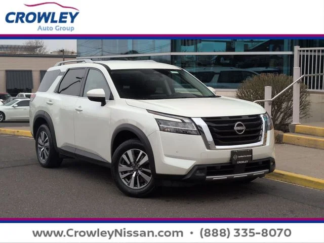2023 Nissan Pathfinder SL 4WD's photo