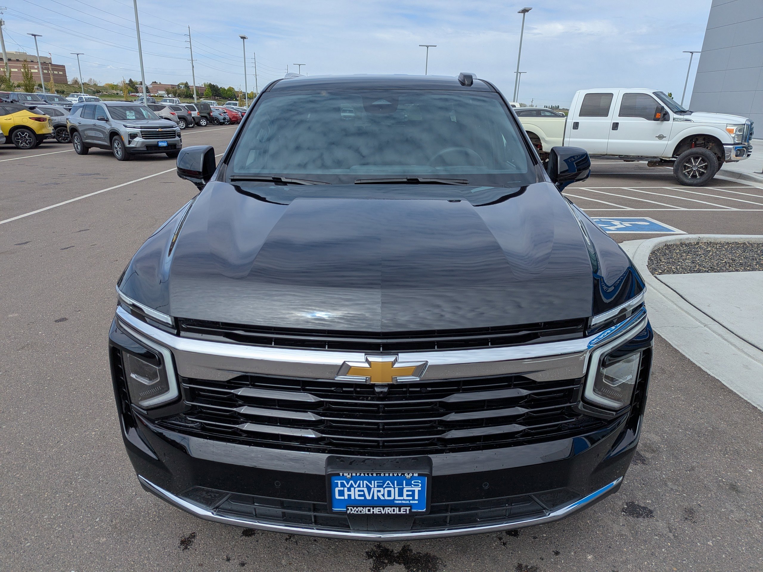 2026 Chevrolet Suburban LS - Photo 4