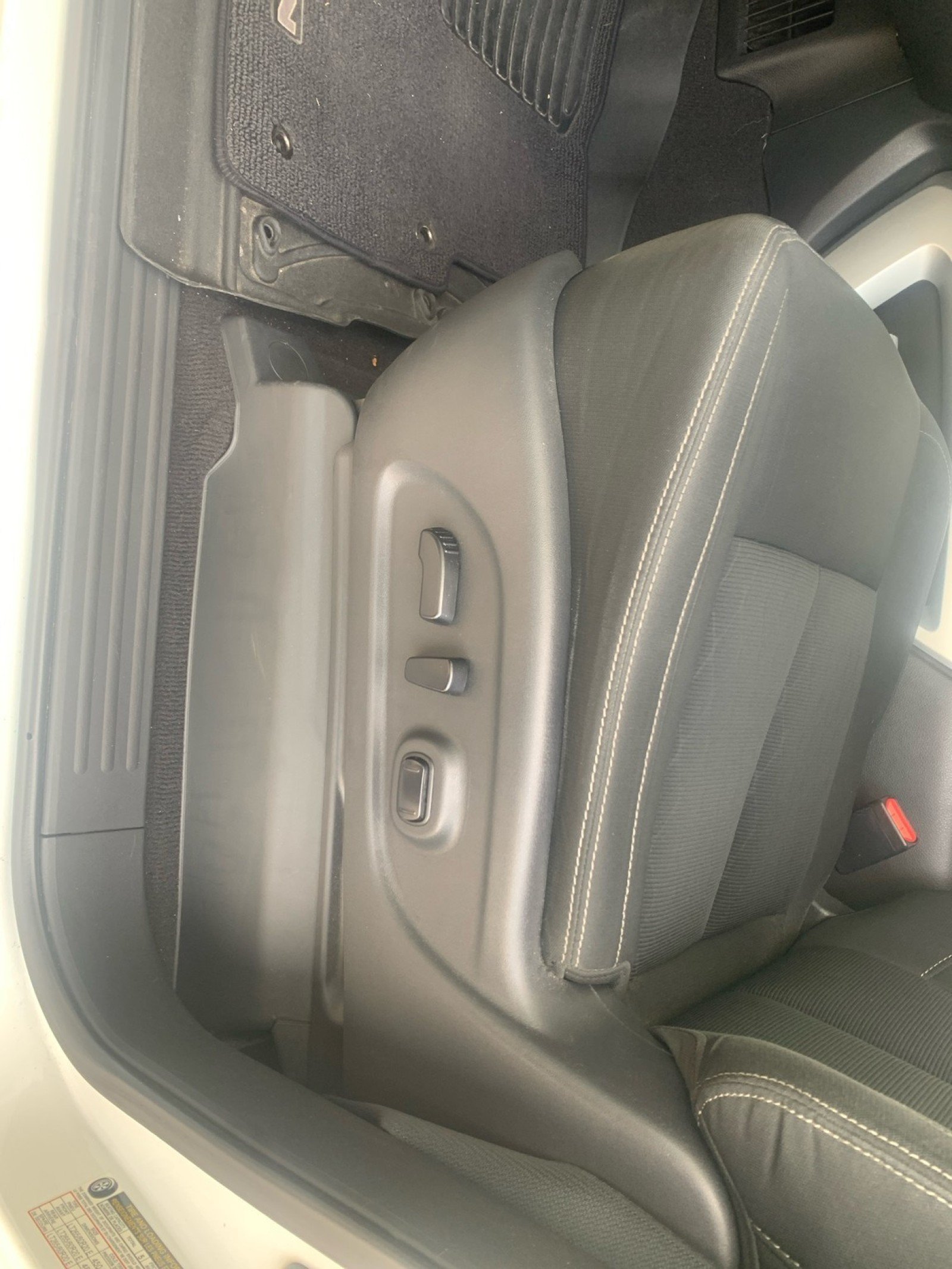 Used 2017 Glacier White Nissan SV image 15