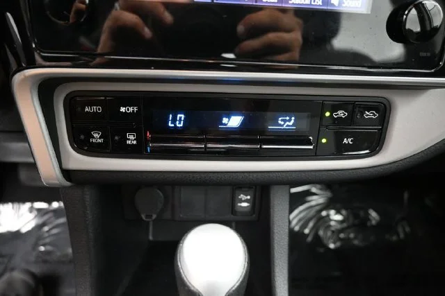 2019 Toyota Corolla LE - Photo 32