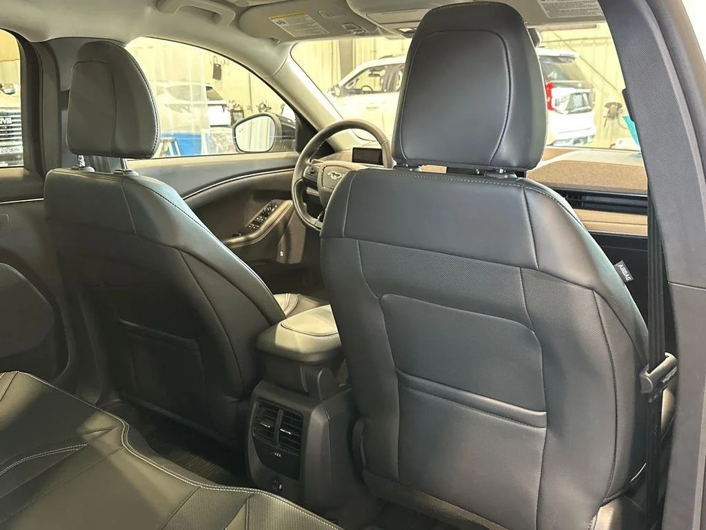 Used 2023 Star White Metallic Tri-Coat Ford Premium image 34