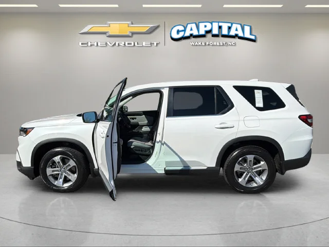 Used 2025 White Honda EX-L image 3