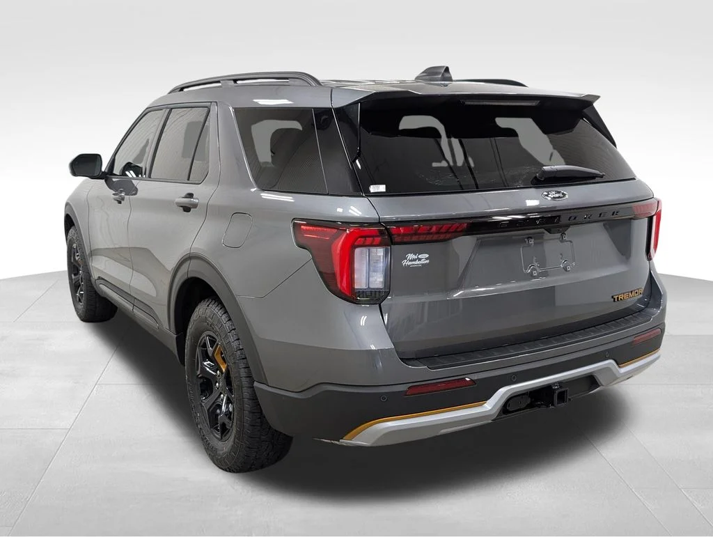 New 2026 Carbonized Gray Metallic Ford Tremor® image 23