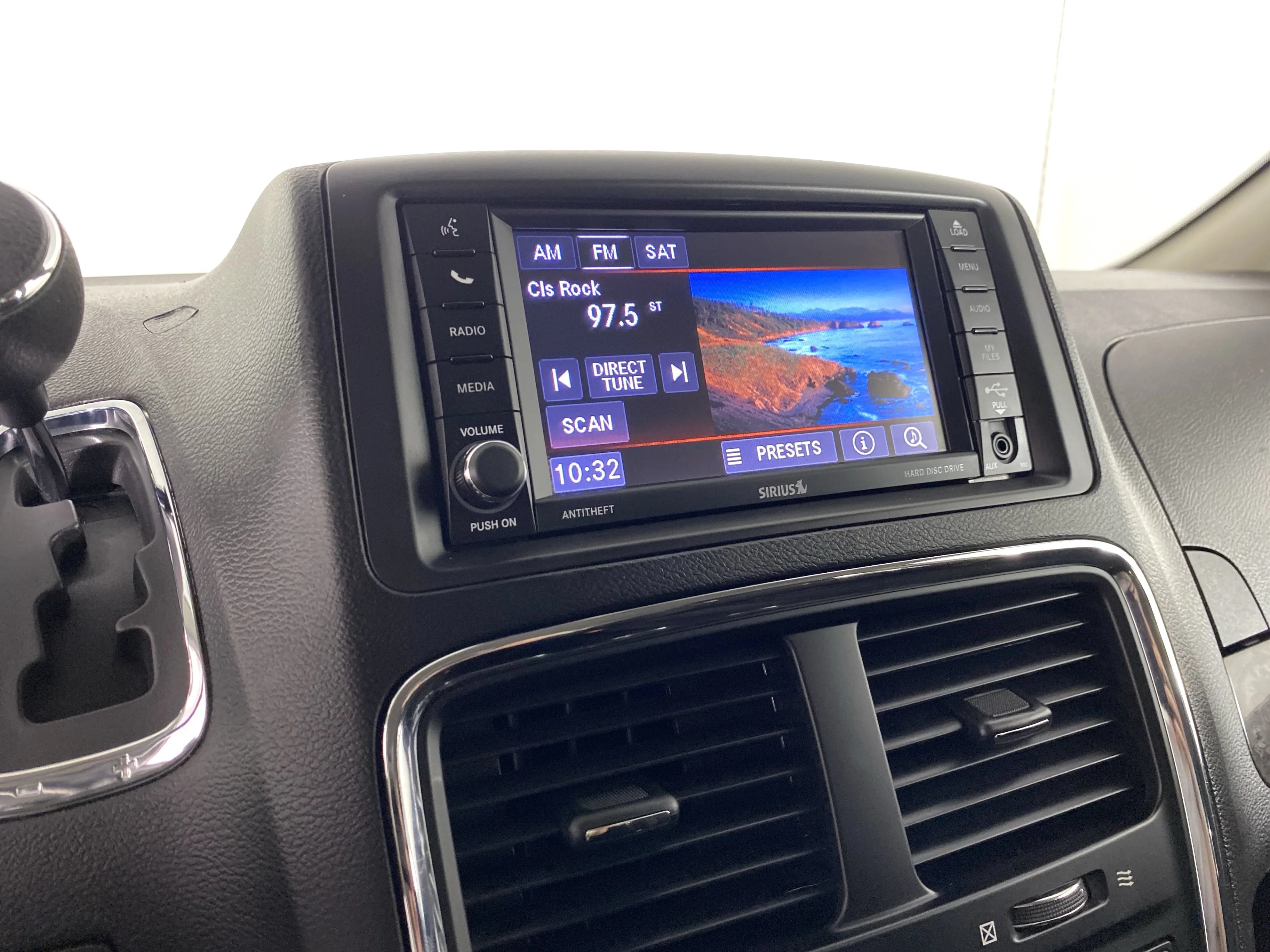 Used 2019 Black Onyx Crystal Pearlcoat Dodge SE image 27