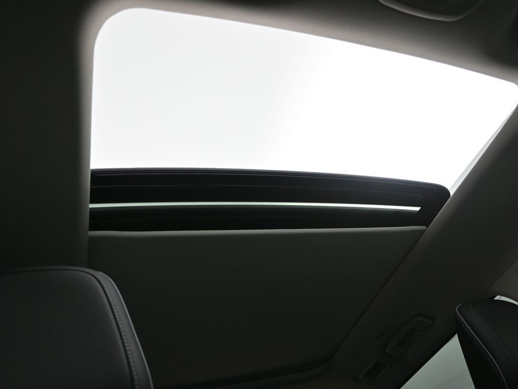 New 2026 RADIANT WHITE INFINITI Luxe 2WD image 27