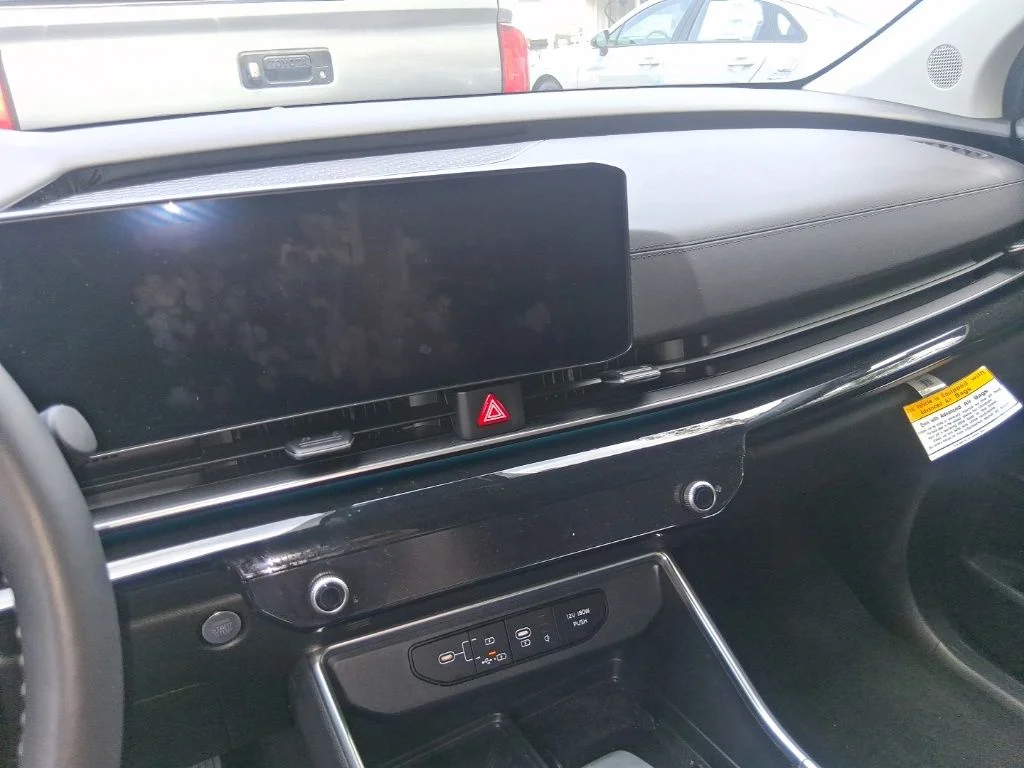 Used 2025 White Kia SX Prestige image 10