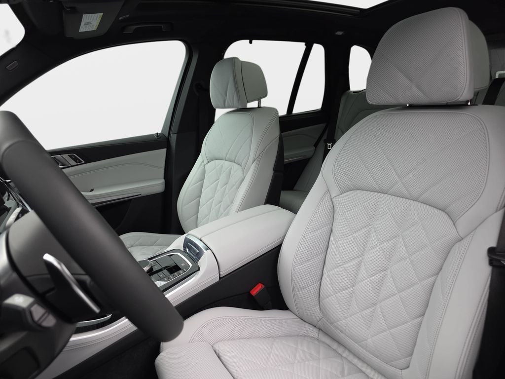 New 2026 Black Sapphire Metallic BMW xDrive40i image 15