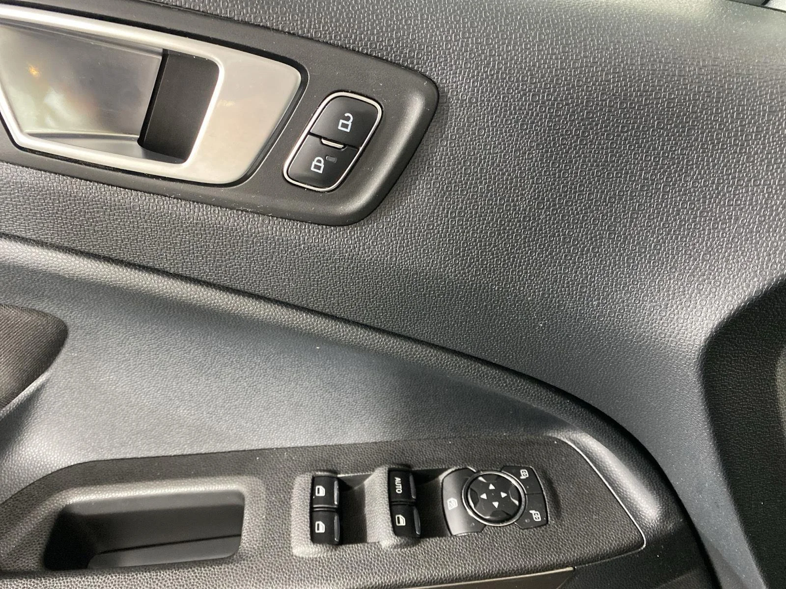 Used 2019 Diamond White Ford SE image 16