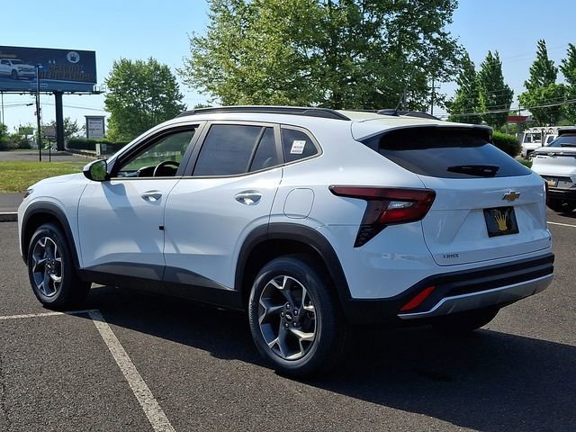 New 2026 Summit White Chevrolet LT image 4