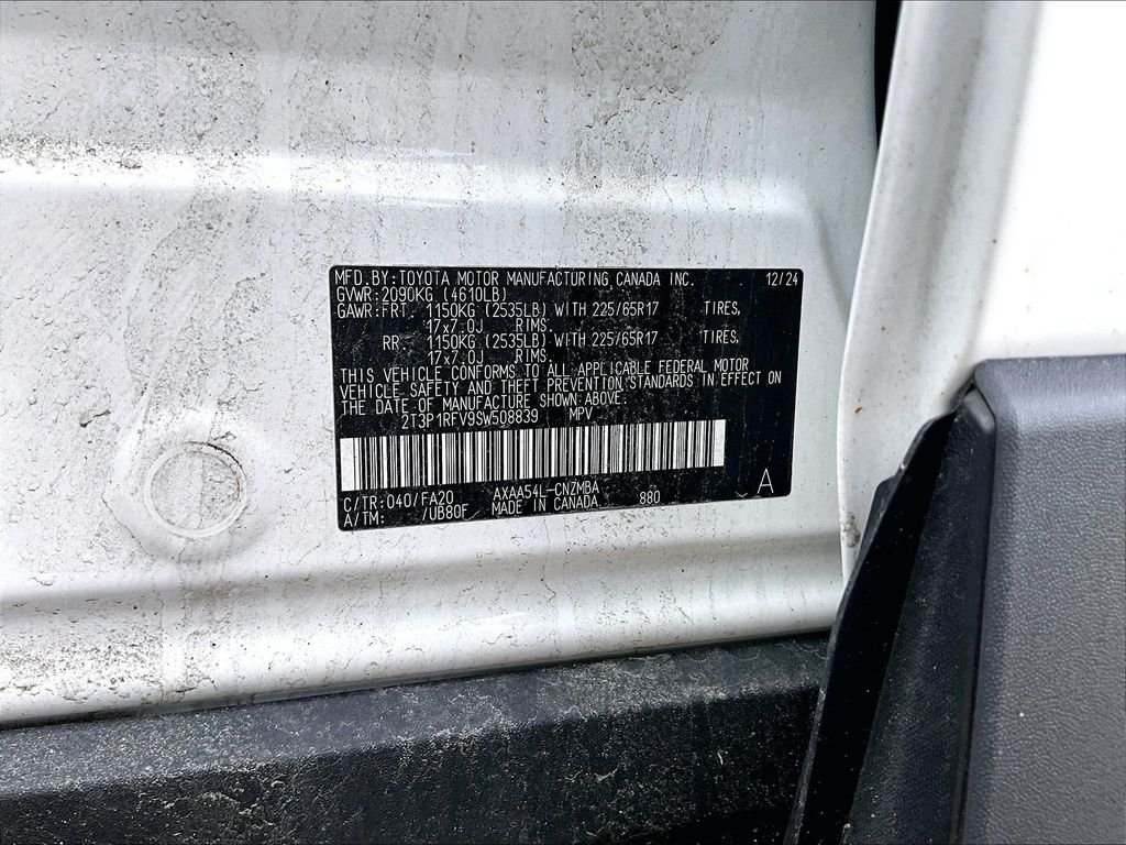 Used 2025 White Toyota XLE image 9