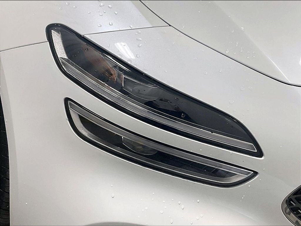 Used 2025 White Genesis 3.3T Sport Advanced image 32