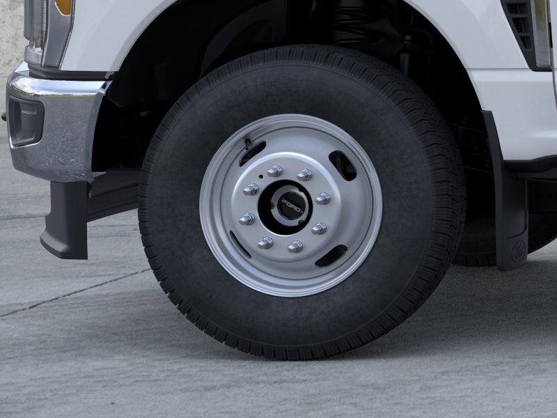 New 2026 Oxford White Ford XLT image 19