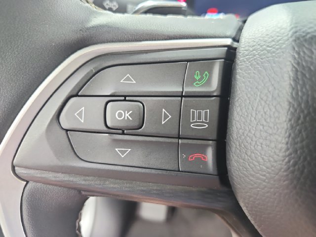 Used 2023 Silver Jeep Altitude image 25