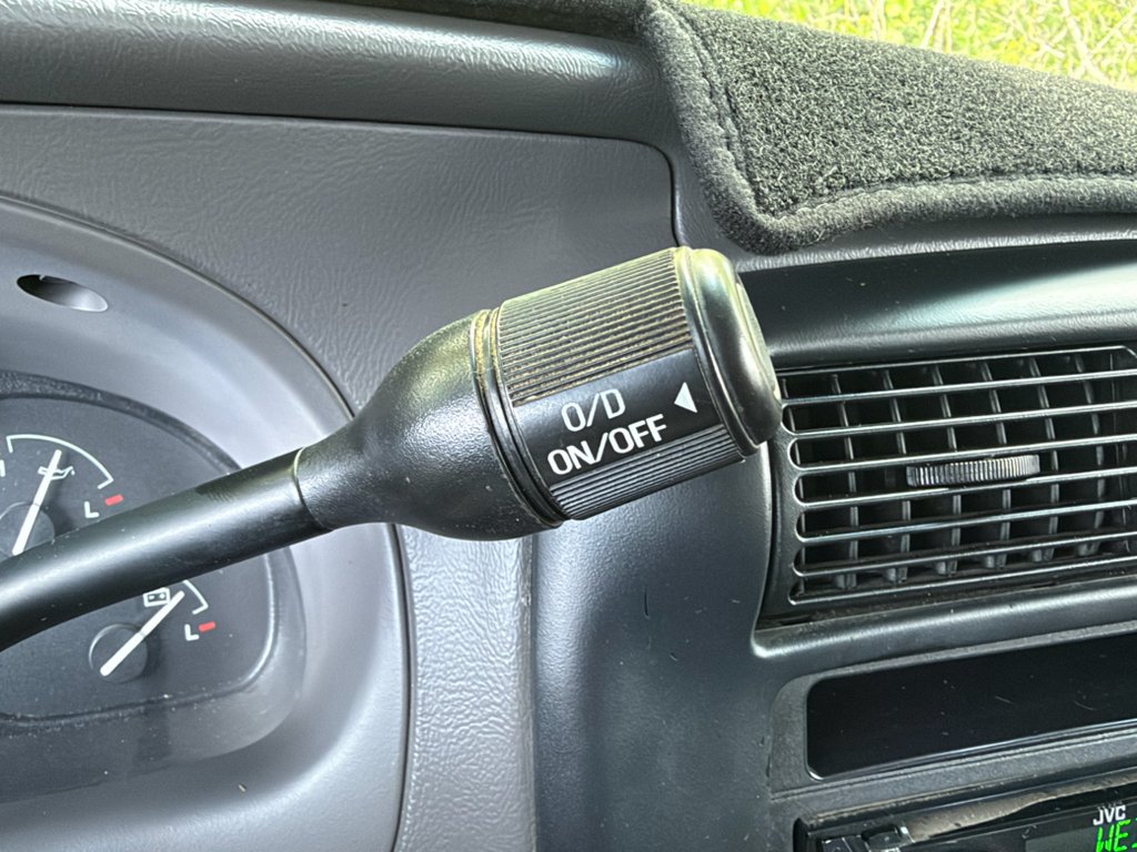 Used 2003 Blue Ford  image 18