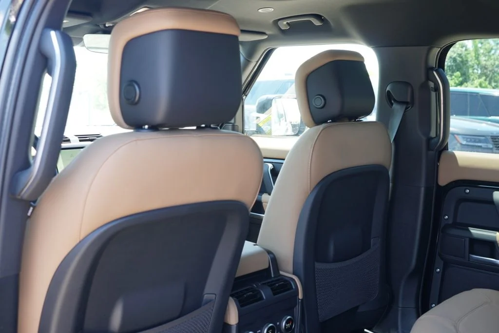 New 2026 Black Land Rover X-Dynamic SE image 23