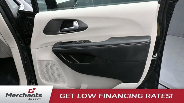 Used 2024 Black Chrysler Touring L image 10