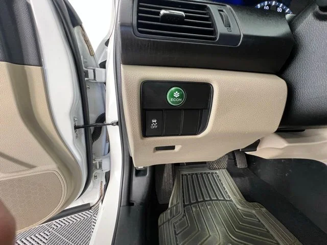 Used 2015 White Honda  image 20